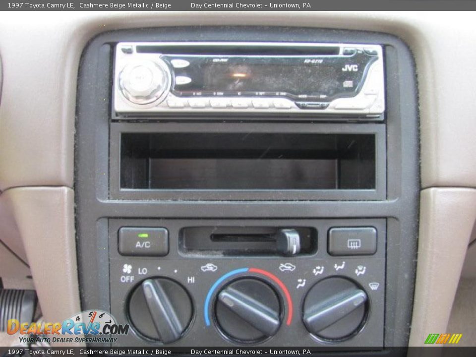 1997 Toyota Camry LE Cashmere Beige Metallic / Beige Photo #9