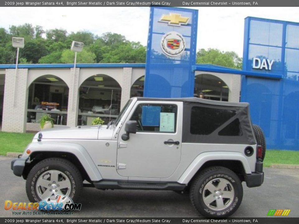 2009 Jeep Wrangler Sahara 4x4 Bright Silver Metallic / Dark Slate Gray/Medium Slate Gray Photo #2