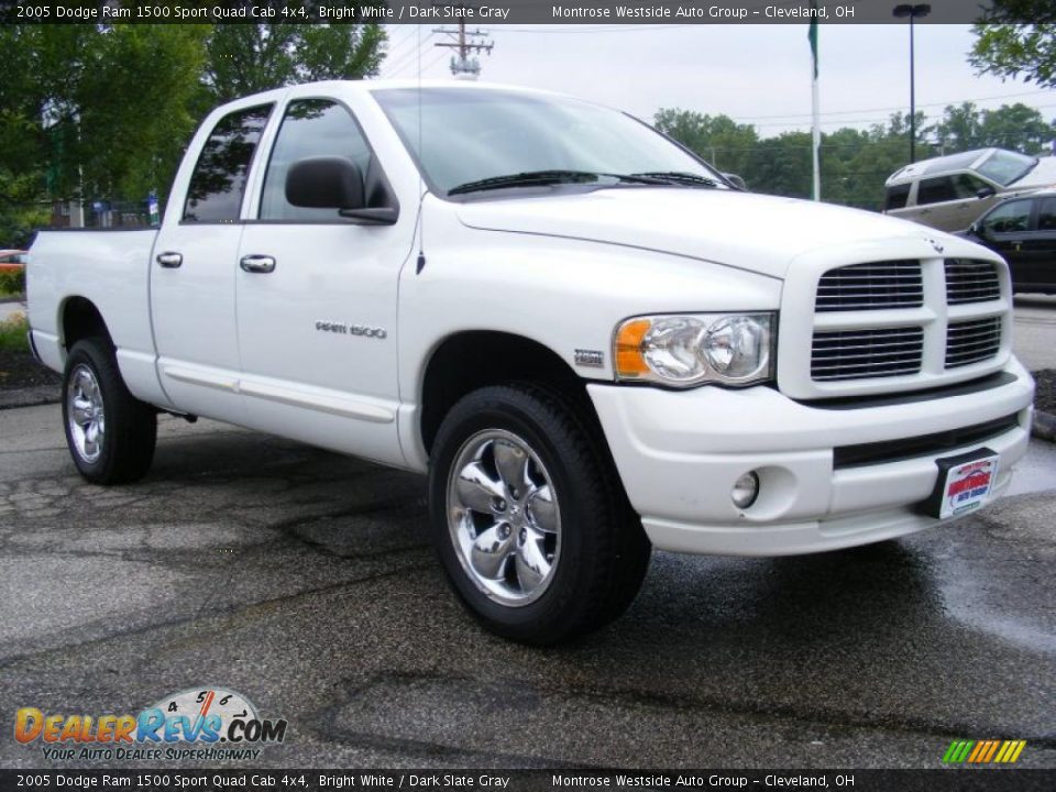 2005 Dodge Ram 1500 Sport Quad Cab 4x4 Bright White / Dark Slate Gray Photo #7