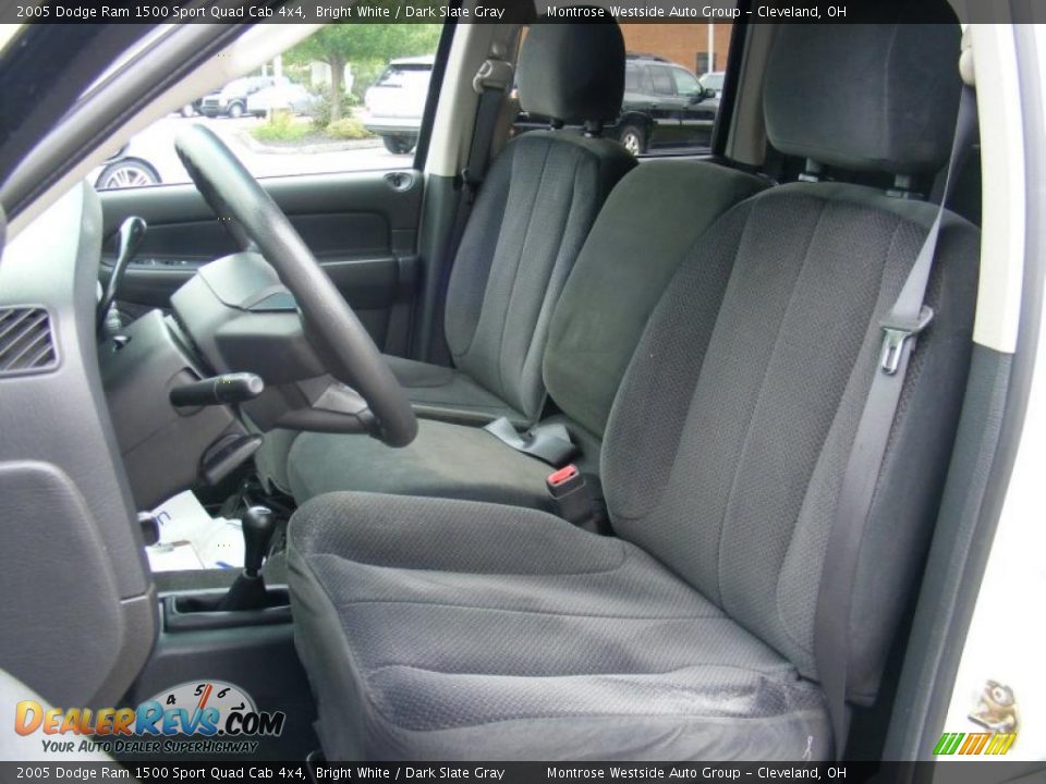 2005 Dodge Ram 1500 Sport Quad Cab 4x4 Bright White / Dark Slate Gray Photo #9