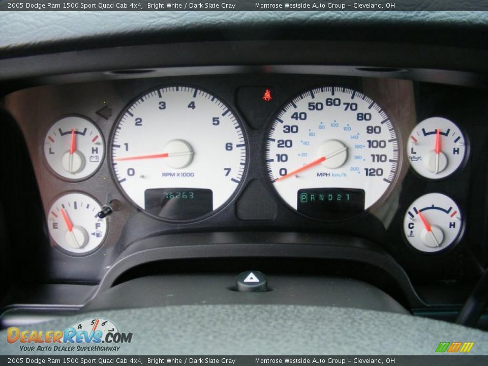 2005 Dodge Ram 1500 Sport Quad Cab 4x4 Bright White / Dark Slate Gray Photo #17