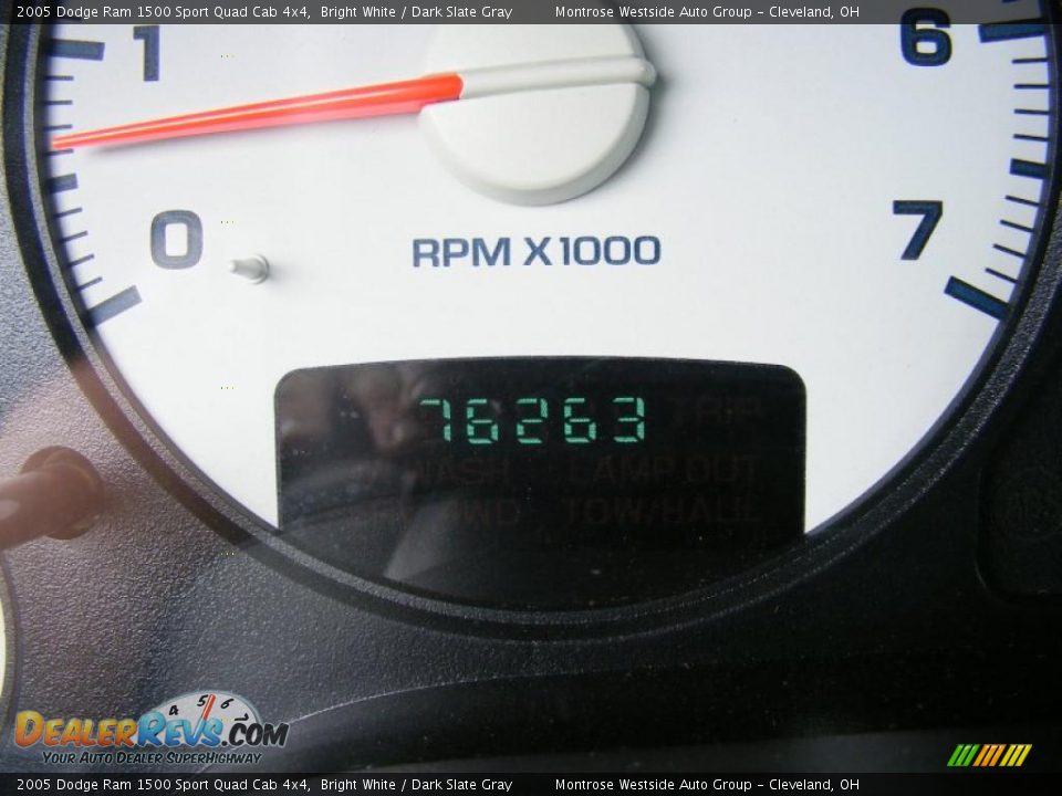 2005 Dodge Ram 1500 Sport Quad Cab 4x4 Bright White / Dark Slate Gray Photo #18