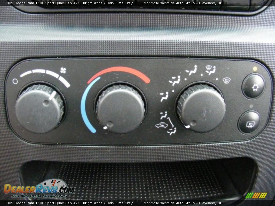 2005 Dodge Ram 1500 Sport Quad Cab 4x4 Bright White / Dark Slate Gray Photo #21