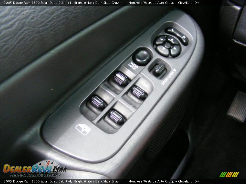 2005 Dodge Ram 1500 Sport Quad Cab 4x4 Bright White / Dark Slate Gray Photo #23