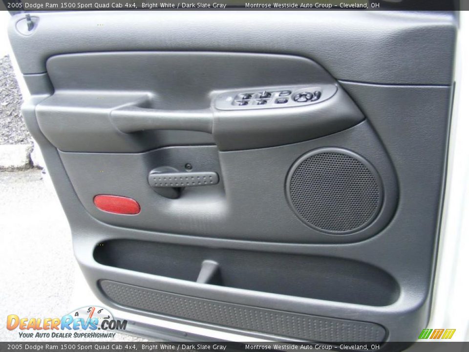 2005 Dodge Ram 1500 Sport Quad Cab 4x4 Bright White / Dark Slate Gray Photo #25