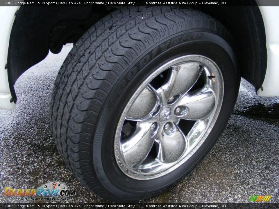 2005 Dodge Ram 1500 Sport Quad Cab 4x4 Bright White / Dark Slate Gray Photo #29