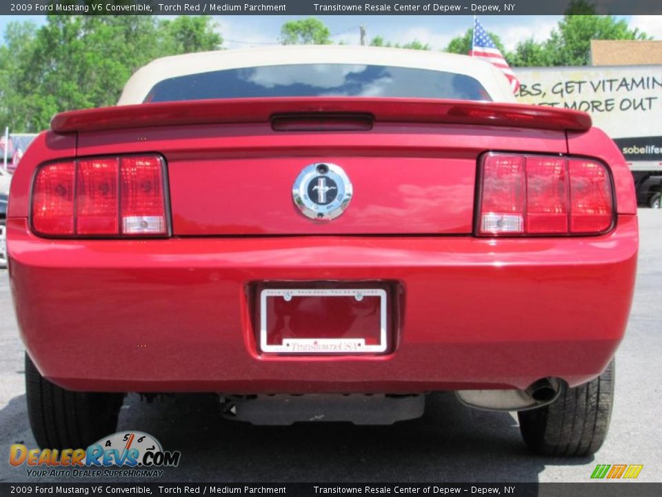 2009 Ford Mustang V6 Convertible Torch Red / Medium Parchment Photo #11