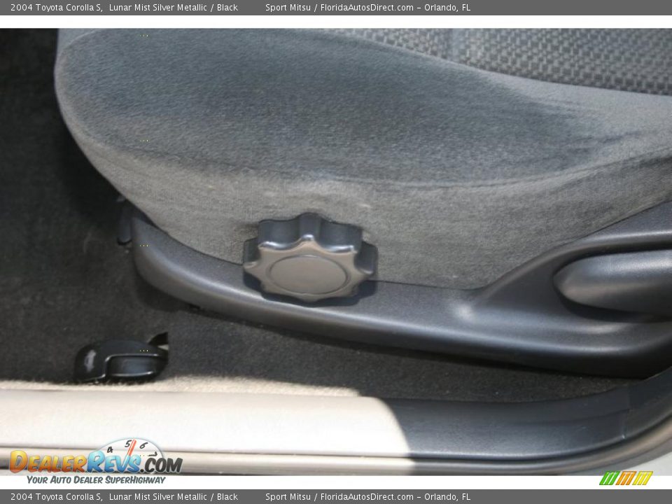 2004 Toyota Corolla S Lunar Mist Silver Metallic / Black Photo #33