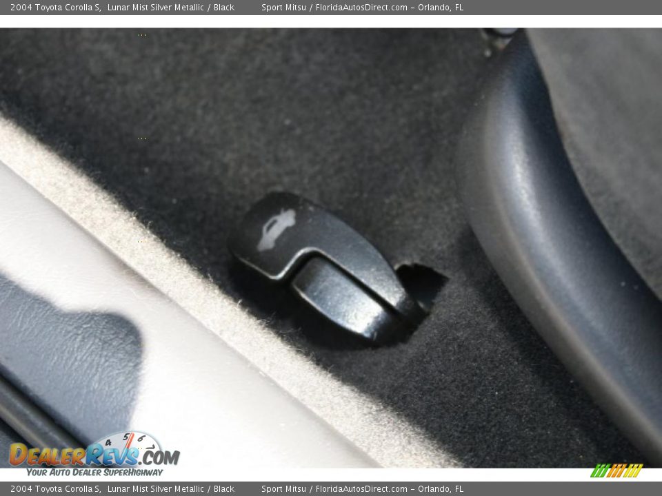 2004 Toyota Corolla S Lunar Mist Silver Metallic / Black Photo #34