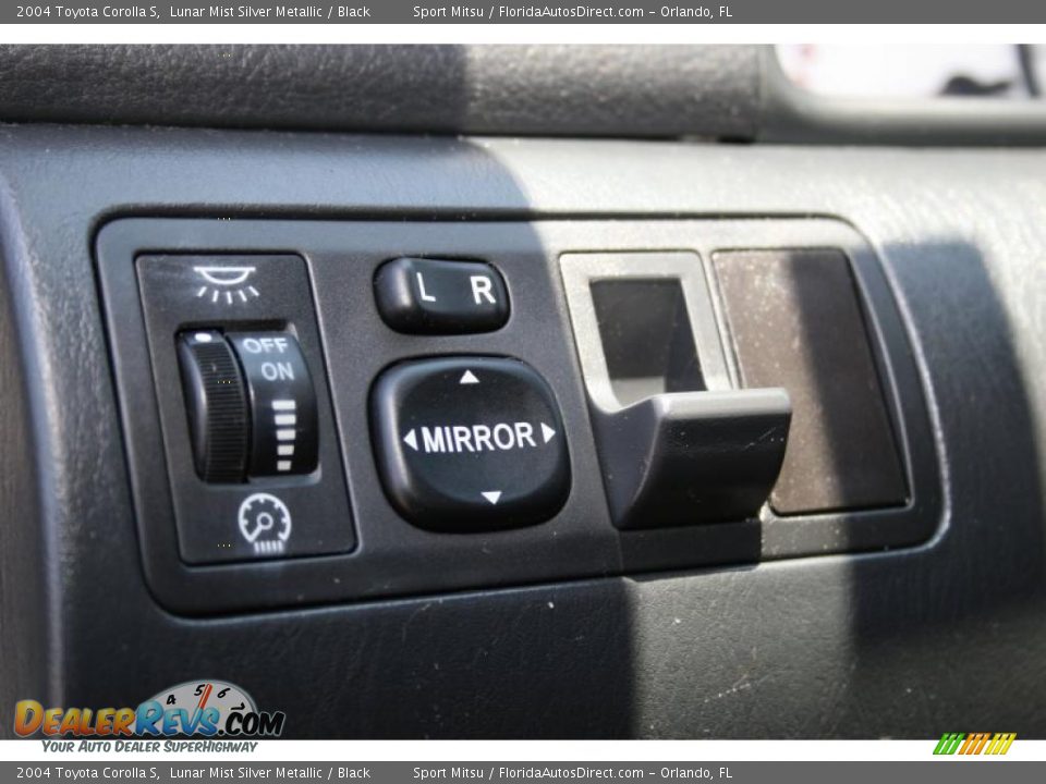 2004 Toyota Corolla S Lunar Mist Silver Metallic / Black Photo #35