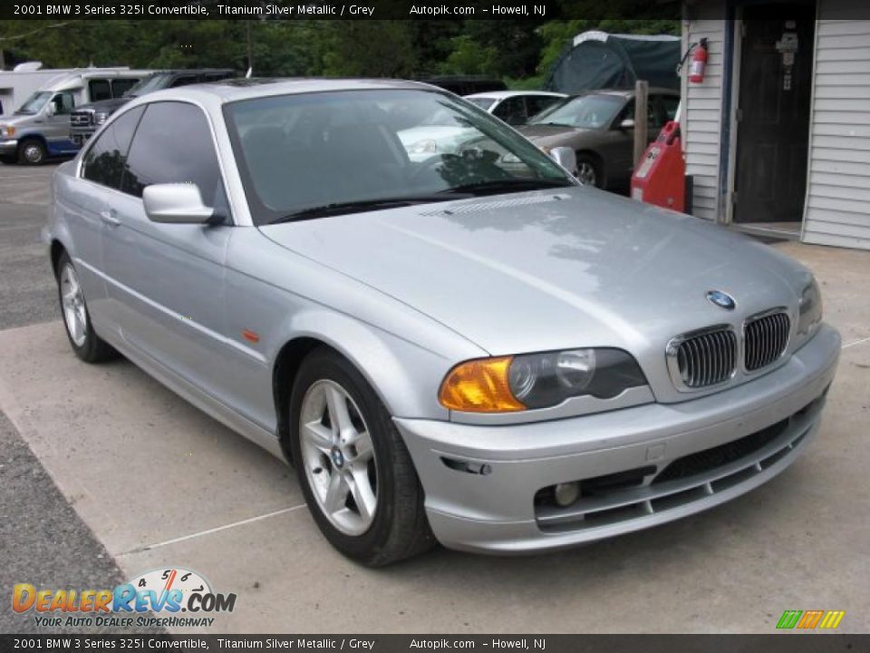 2001 BMW 3 Series 325i Convertible Titanium Silver Metallic / Grey Photo 2