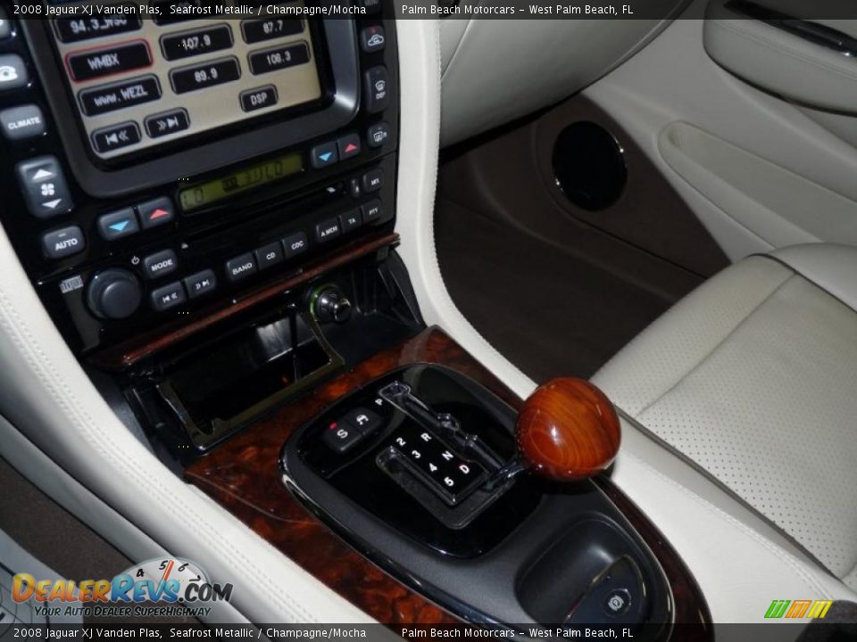 2008 Jaguar XJ Vanden Plas Seafrost Metallic / Champagne/Mocha Photo #36