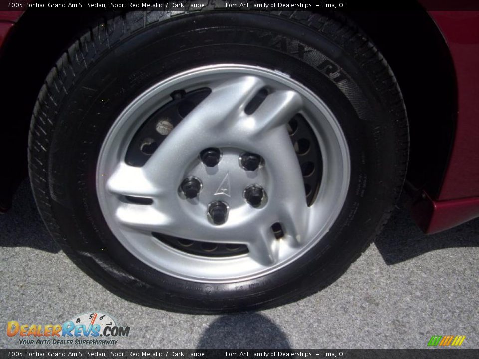 2005 Pontiac Grand Am SE Sedan Sport Red Metallic / Dark Taupe Photo #6