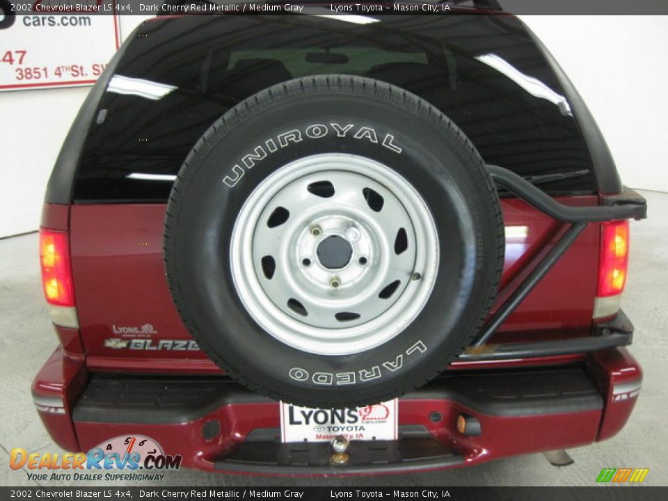 2002 Chevrolet Blazer LS 4x4 Dark Cherry Red Metallic / Medium Gray Photo #10