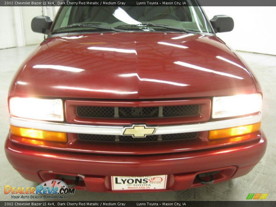 2002 Chevrolet Blazer LS 4x4 Dark Cherry Red Metallic / Medium Gray Photo #13