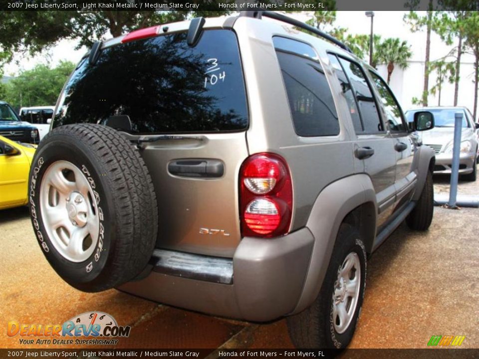 2007 Jeep Liberty Sport Light Khaki Metallic / Medium Slate Gray Photo #2