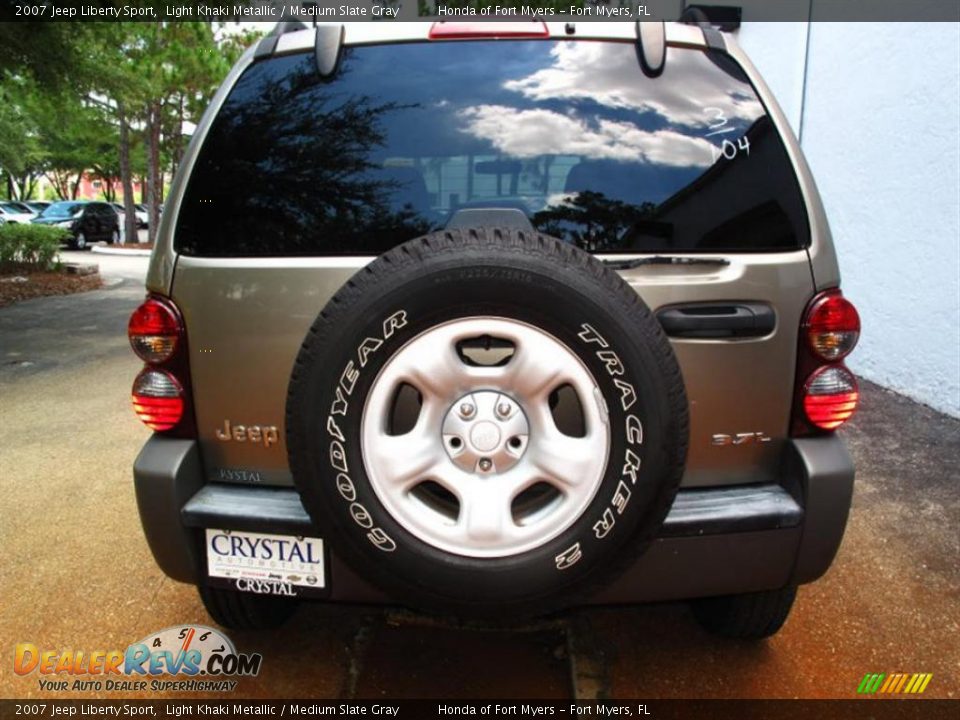 2007 Jeep Liberty Sport Light Khaki Metallic / Medium Slate Gray Photo #3
