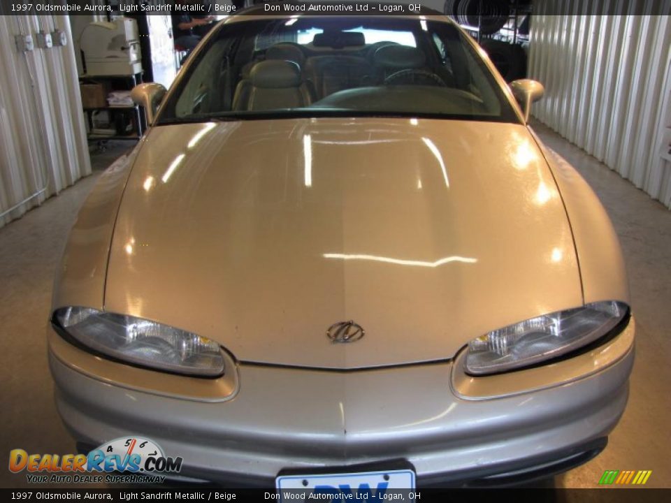 1997 Oldsmobile Aurora Light Sandrift Metallic / Beige Photo #2