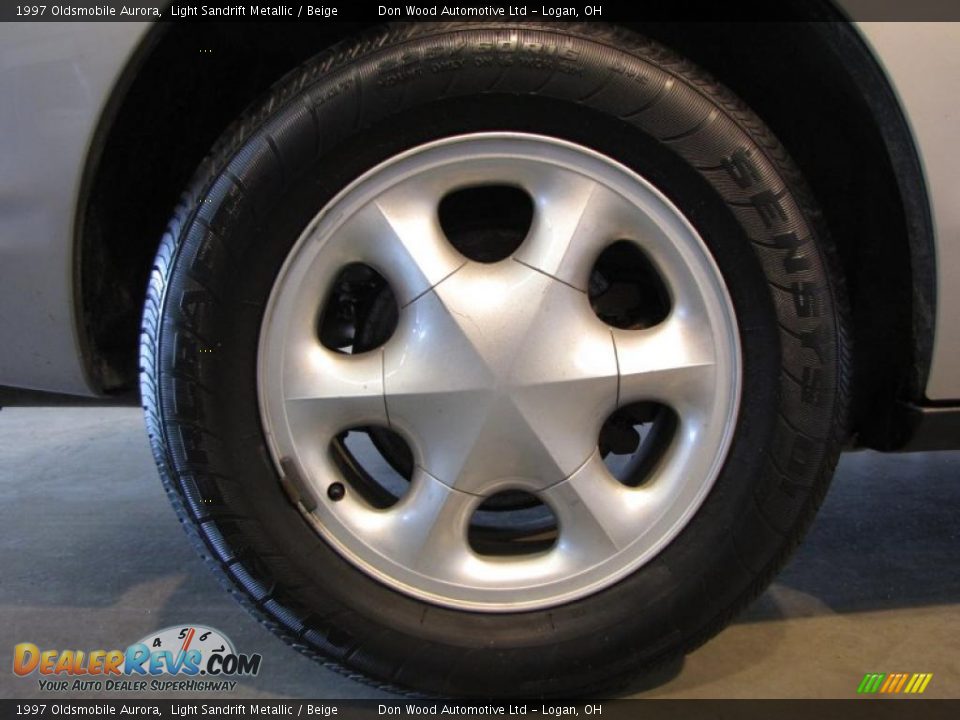 1997 Oldsmobile Aurora Light Sandrift Metallic / Beige Photo #8