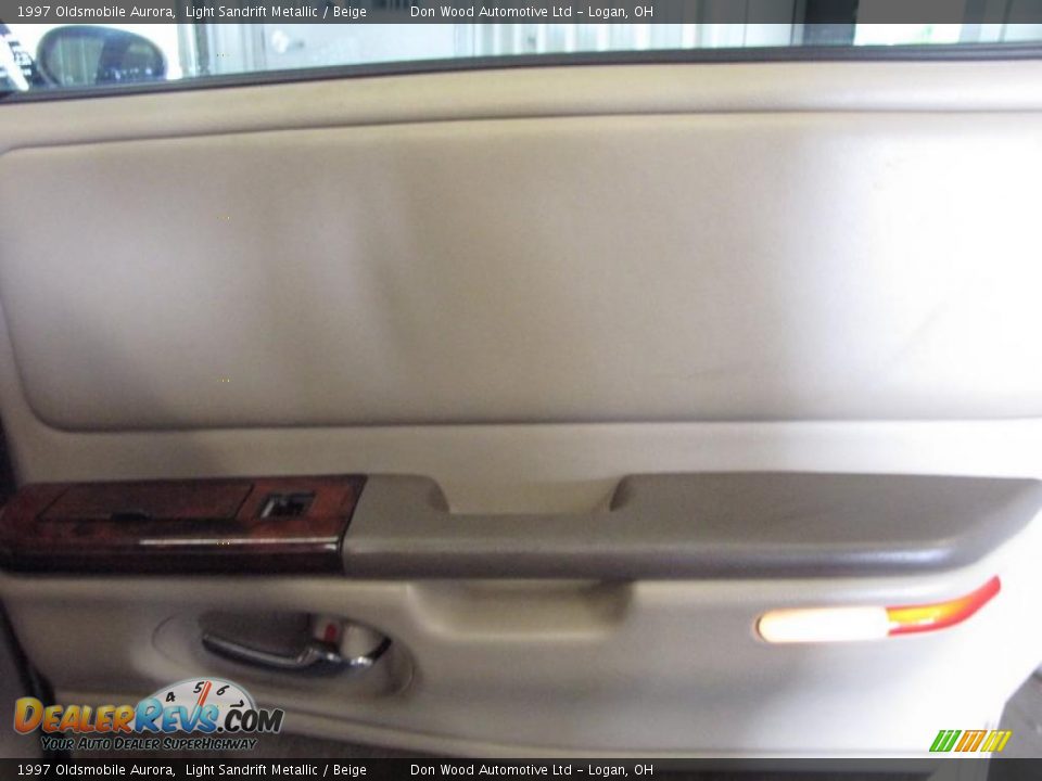 1997 Oldsmobile Aurora Light Sandrift Metallic / Beige Photo #11