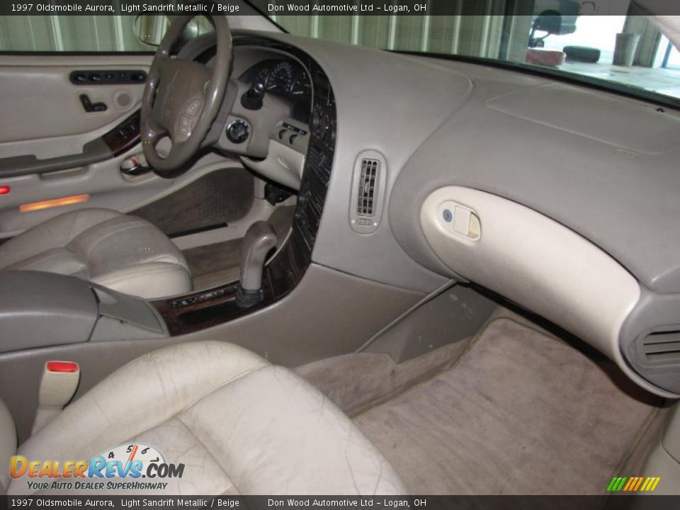 1997 Oldsmobile Aurora Light Sandrift Metallic / Beige Photo #14