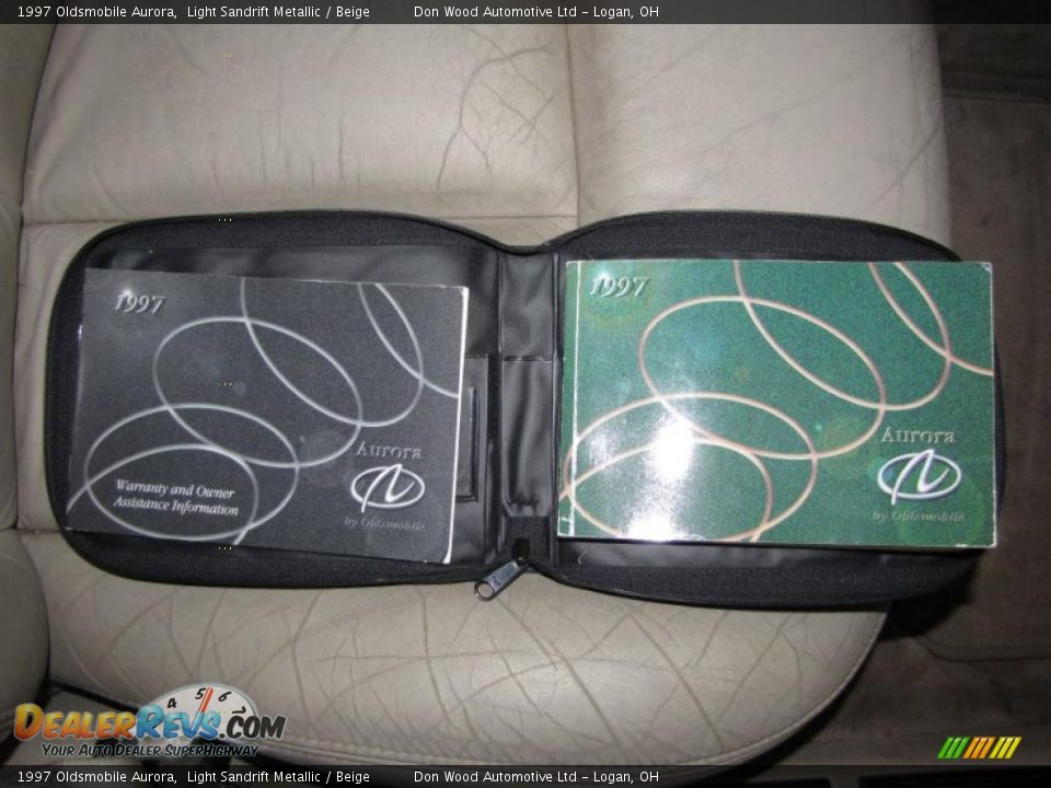 1997 Oldsmobile Aurora Light Sandrift Metallic / Beige Photo #16