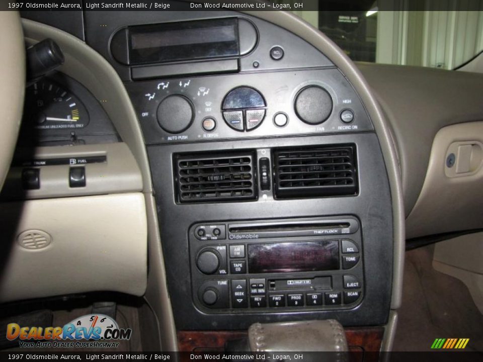 1997 Oldsmobile Aurora Light Sandrift Metallic / Beige Photo #25