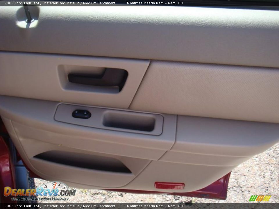 2003 Ford Taurus SE Matador Red Metallic / Medium Parchment Photo #15