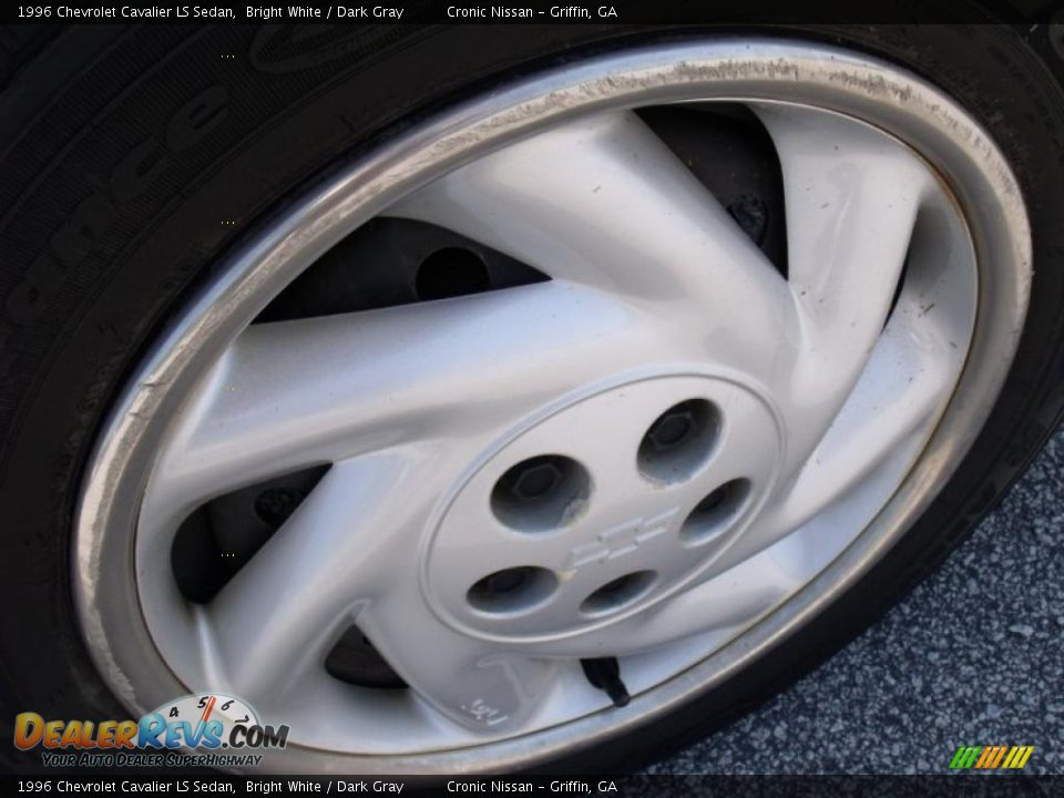 1996 Chevrolet Cavalier LS Sedan Bright White / Dark Gray Photo #9