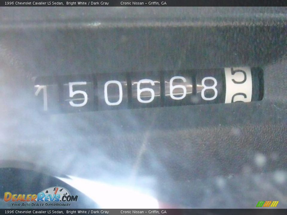 1996 Chevrolet Cavalier LS Sedan Bright White / Dark Gray Photo #17