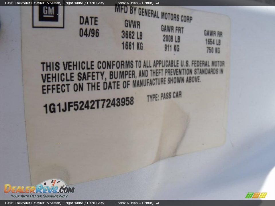 1996 Chevrolet Cavalier LS Sedan Bright White / Dark Gray Photo #18