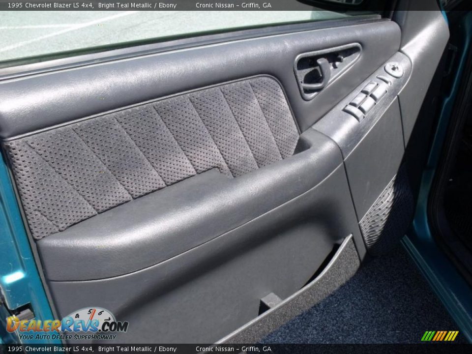 1995 Chevrolet Blazer LS 4x4 Bright Teal Metallic / Ebony Photo #11