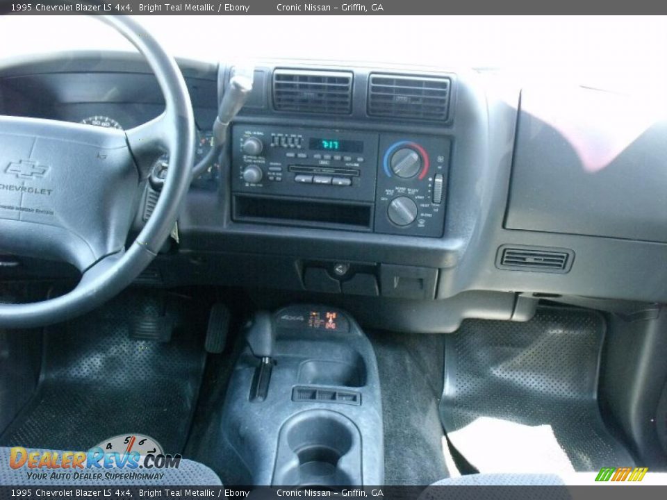 1995 Chevrolet Blazer LS 4x4 Bright Teal Metallic / Ebony Photo #15