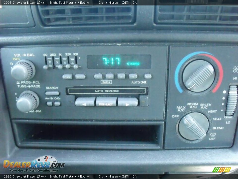 1995 Chevrolet Blazer LS 4x4 Bright Teal Metallic / Ebony Photo #18