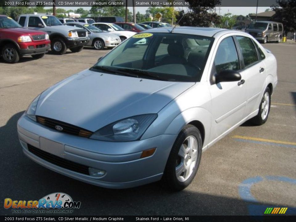 2003 Ford Focus ZTS Sedan CD Silver Metallic / Medium Graphite Photo #8