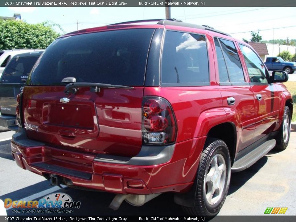 2007 Chevrolet TrailBlazer LS 4x4 Red Jewel Tint Coat / Light Gray Photo #2