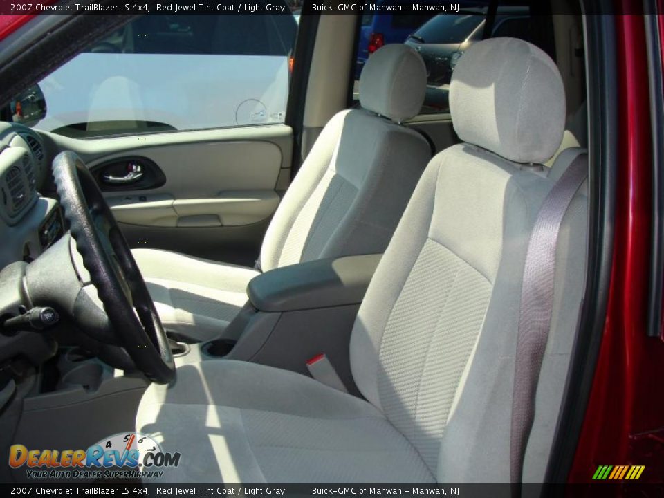 2007 Chevrolet TrailBlazer LS 4x4 Red Jewel Tint Coat / Light Gray Photo #4