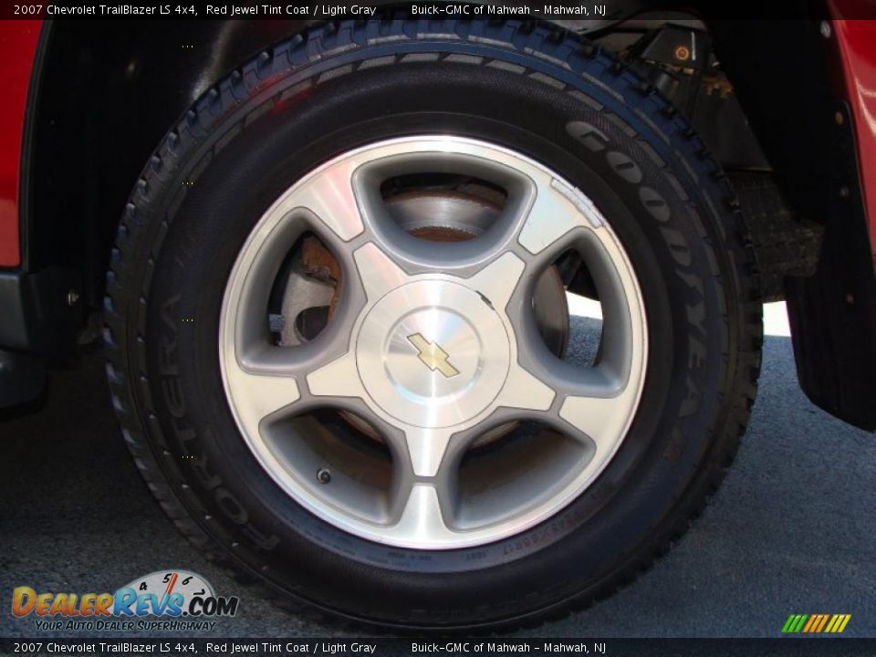 2007 Chevrolet TrailBlazer LS 4x4 Red Jewel Tint Coat / Light Gray Photo #5