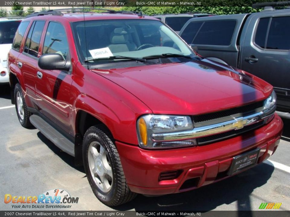 2007 Chevrolet TrailBlazer LS 4x4 Red Jewel Tint Coat / Light Gray Photo #7