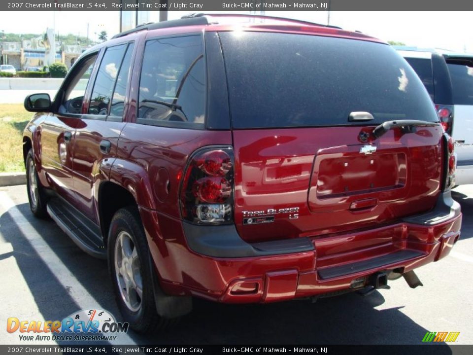 2007 Chevrolet TrailBlazer LS 4x4 Red Jewel Tint Coat / Light Gray Photo #8