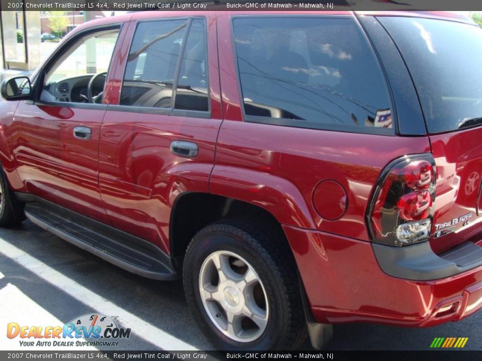 2007 Chevrolet TrailBlazer LS 4x4 Red Jewel Tint Coat / Light Gray Photo #9