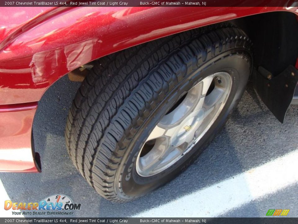 2007 Chevrolet TrailBlazer LS 4x4 Red Jewel Tint Coat / Light Gray Photo #10