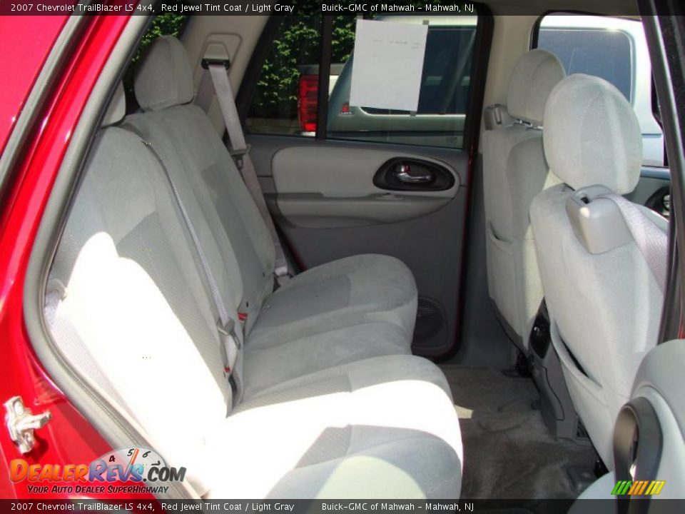 2007 Chevrolet TrailBlazer LS 4x4 Red Jewel Tint Coat / Light Gray Photo #14