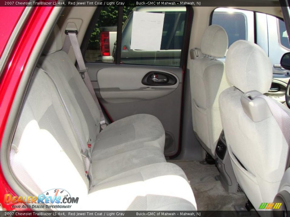 2007 Chevrolet TrailBlazer LS 4x4 Red Jewel Tint Coat / Light Gray Photo #15