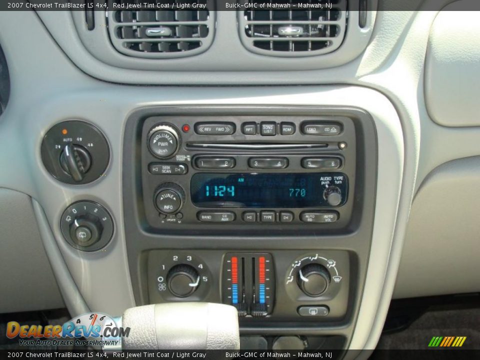 2007 Chevrolet TrailBlazer LS 4x4 Red Jewel Tint Coat / Light Gray Photo #17