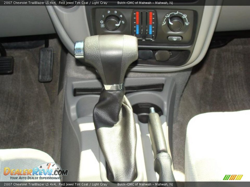 2007 Chevrolet TrailBlazer LS 4x4 Red Jewel Tint Coat / Light Gray Photo #18