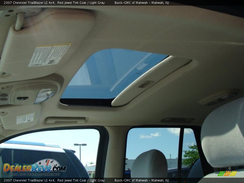 2007 Chevrolet TrailBlazer LS 4x4 Red Jewel Tint Coat / Light Gray Photo #20