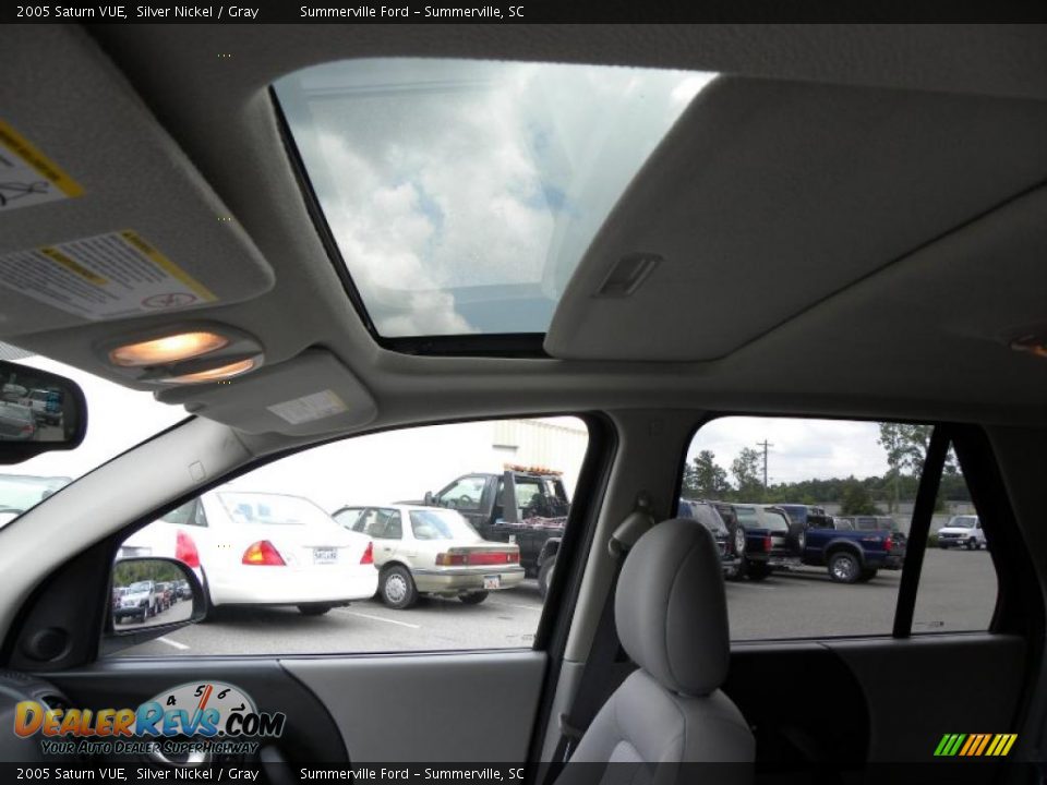 2005 Saturn VUE Silver Nickel / Gray Photo #4