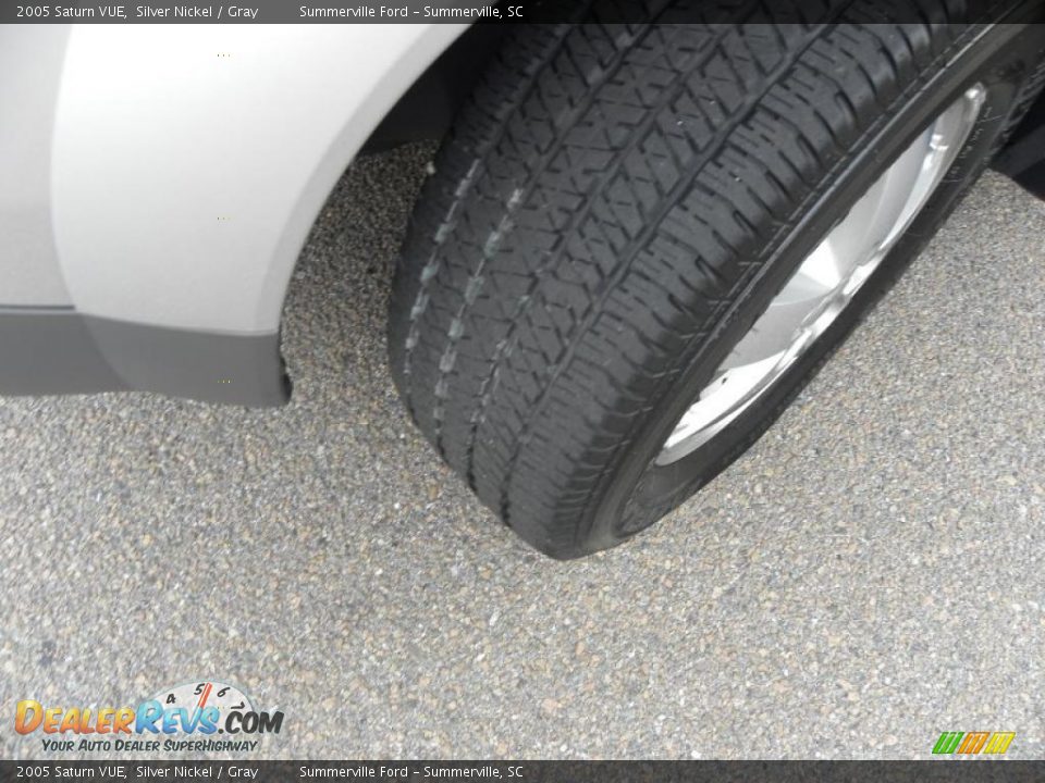 2005 Saturn VUE Silver Nickel / Gray Photo #18