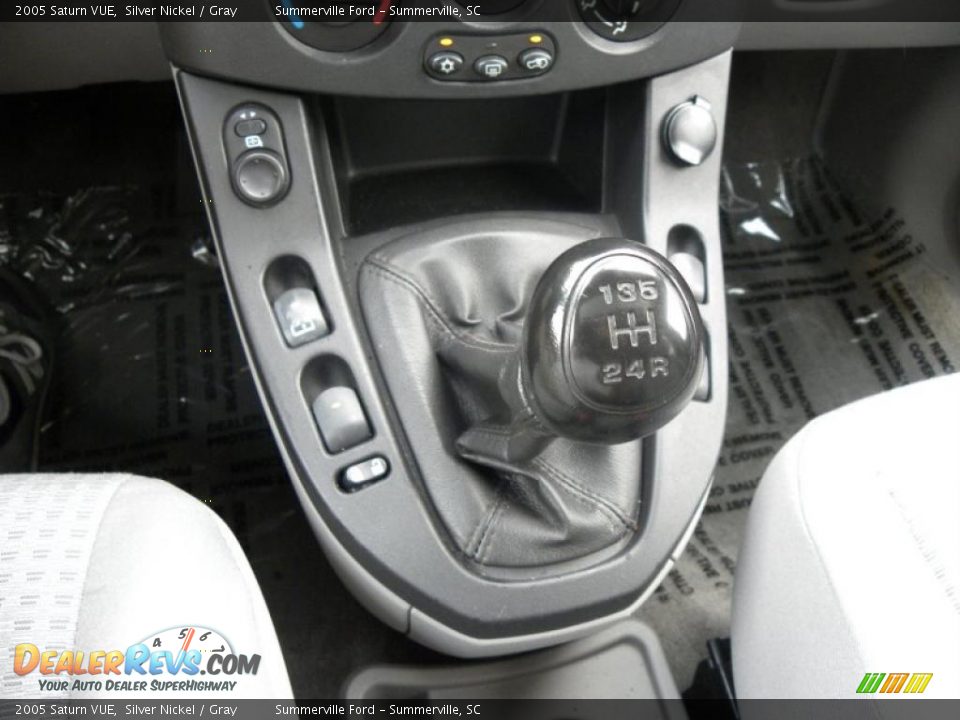 2005 Saturn VUE Silver Nickel / Gray Photo #20
